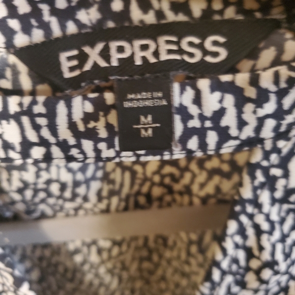 Express Abstract Black & White Keyhole Blouse Size M - Picture 2 of 4